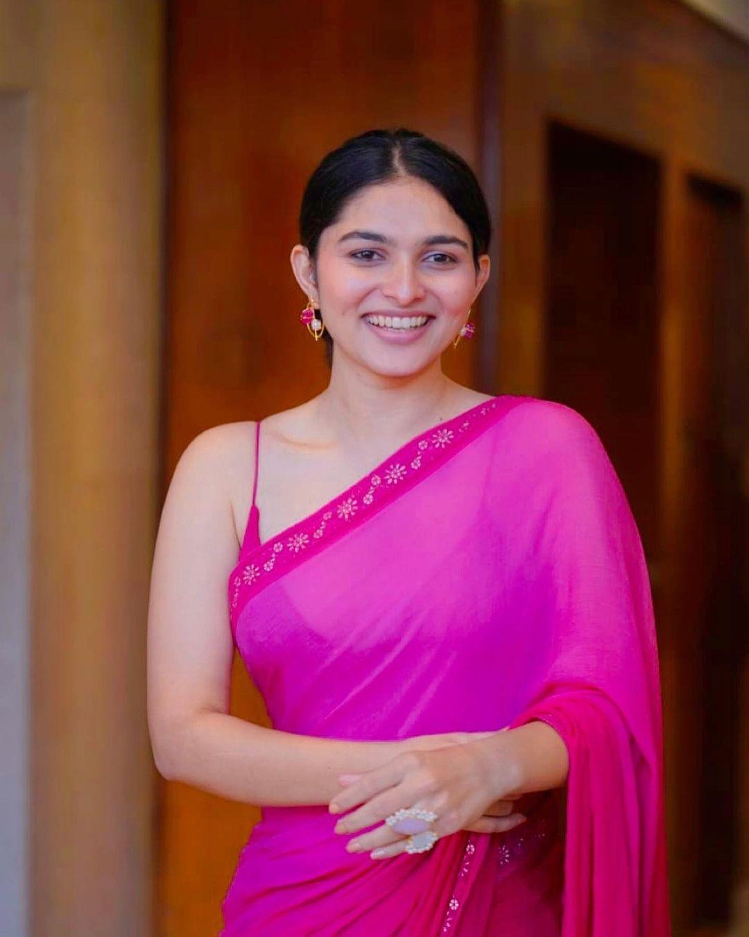 Transparent saree hot photos | Kayadu lohar in sleeveless blouse and rose saree hot photos