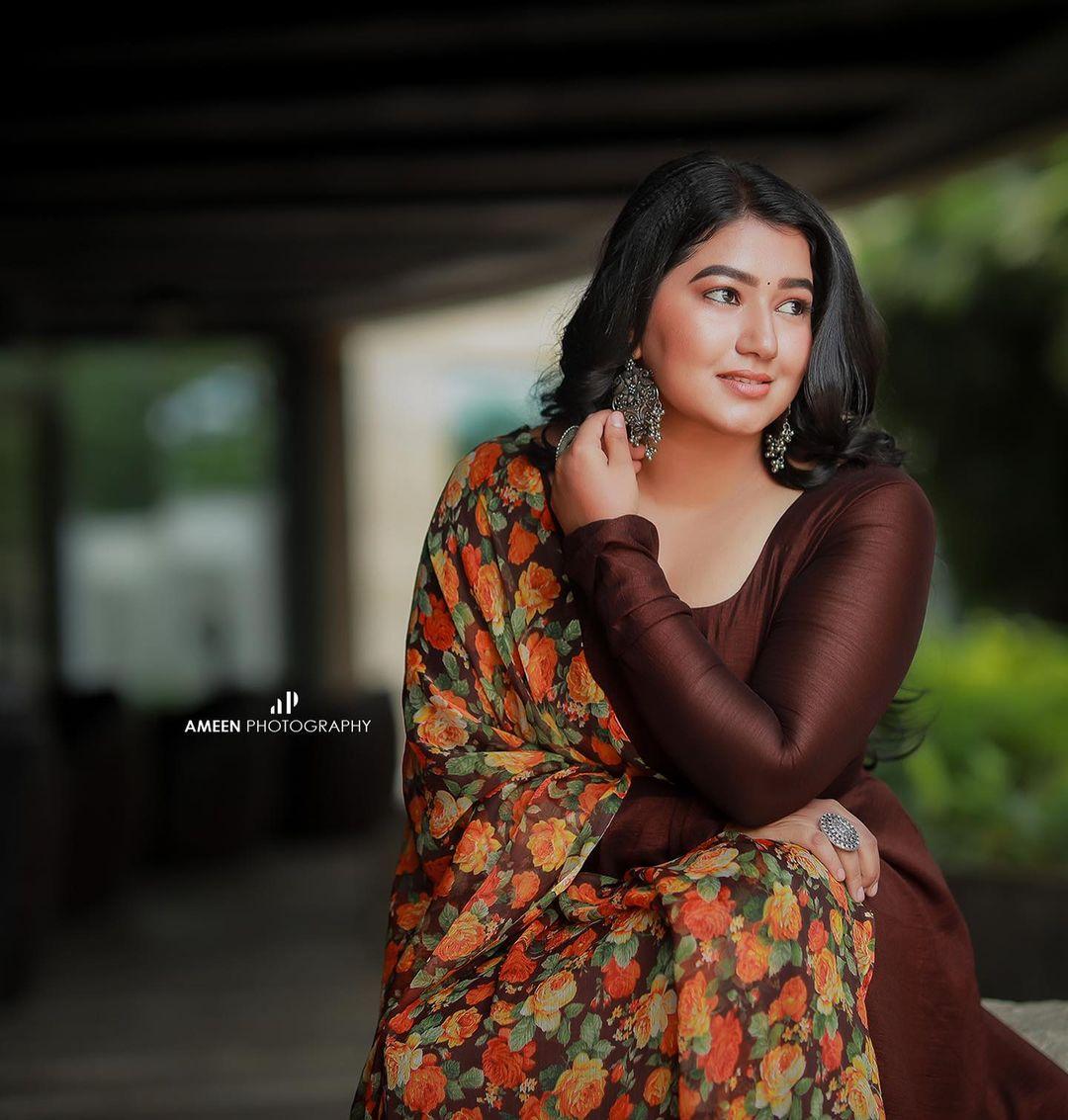 Beautiful and cute stills| Grace Antony looking very attractive and cute stills
