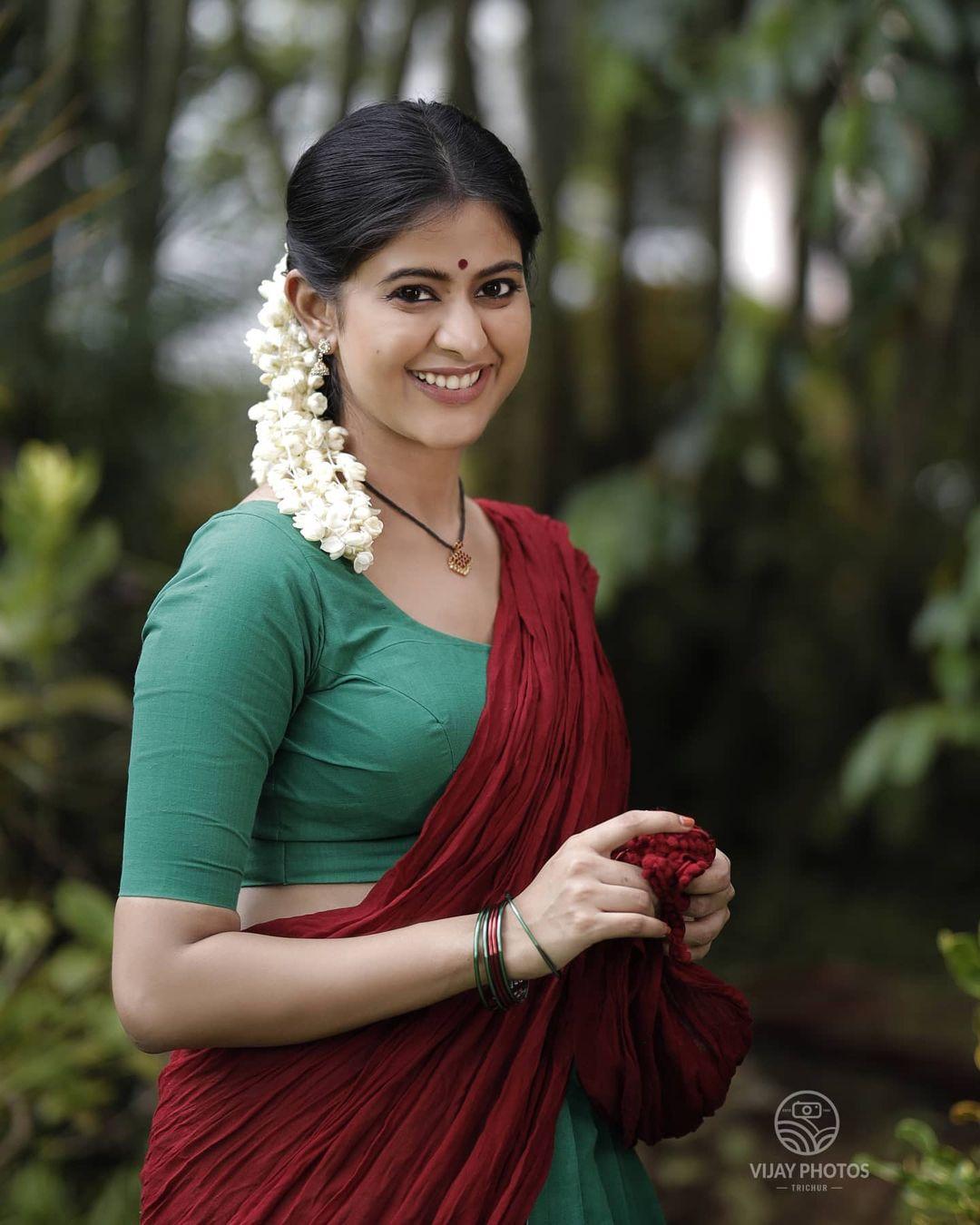 Glamorous and cute stills | Sravana tn in half saree looking very glamorous photos