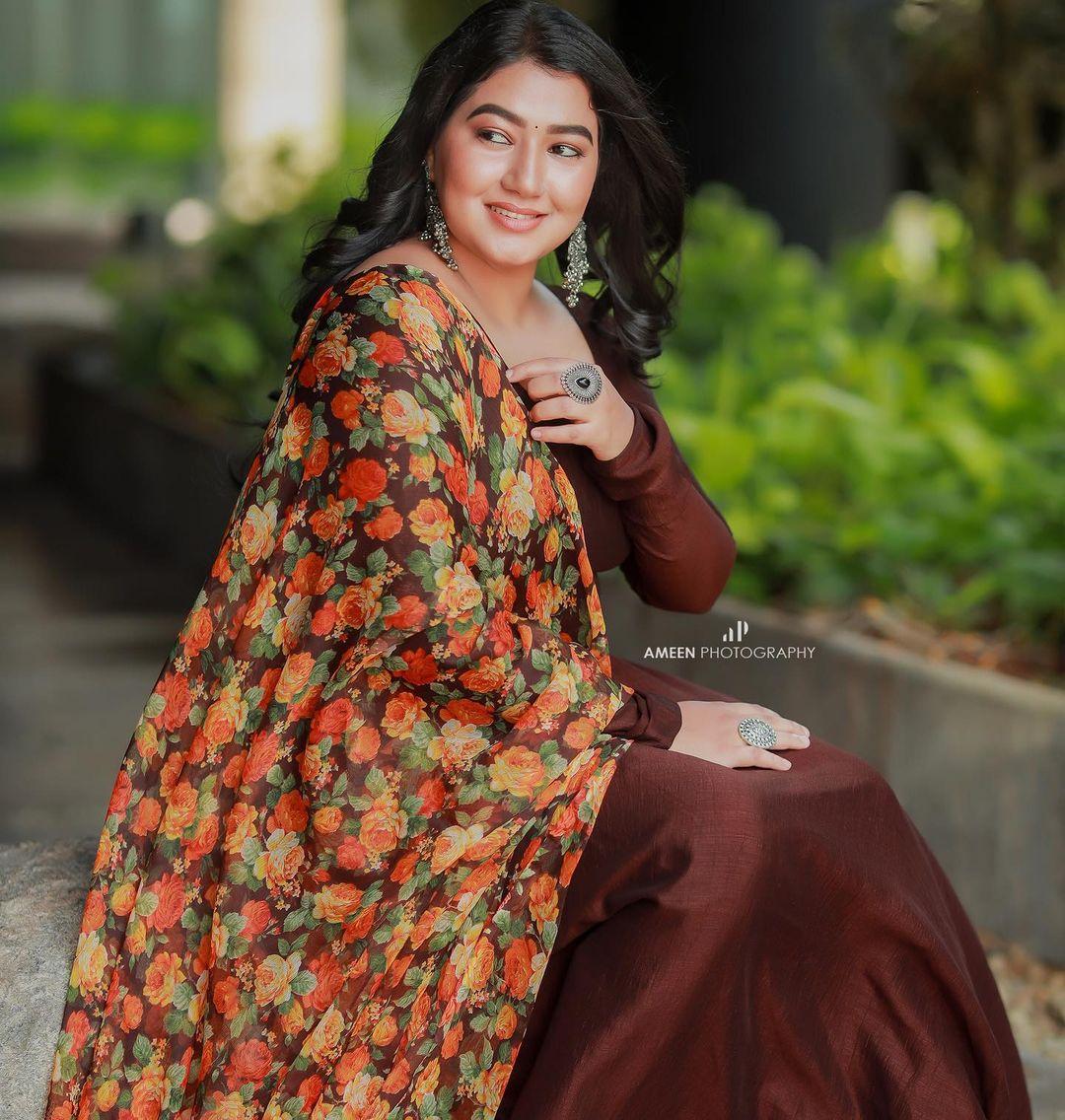 Very exclusive and sexy photoshoot | Grace Antony looking very attractive and cute stills