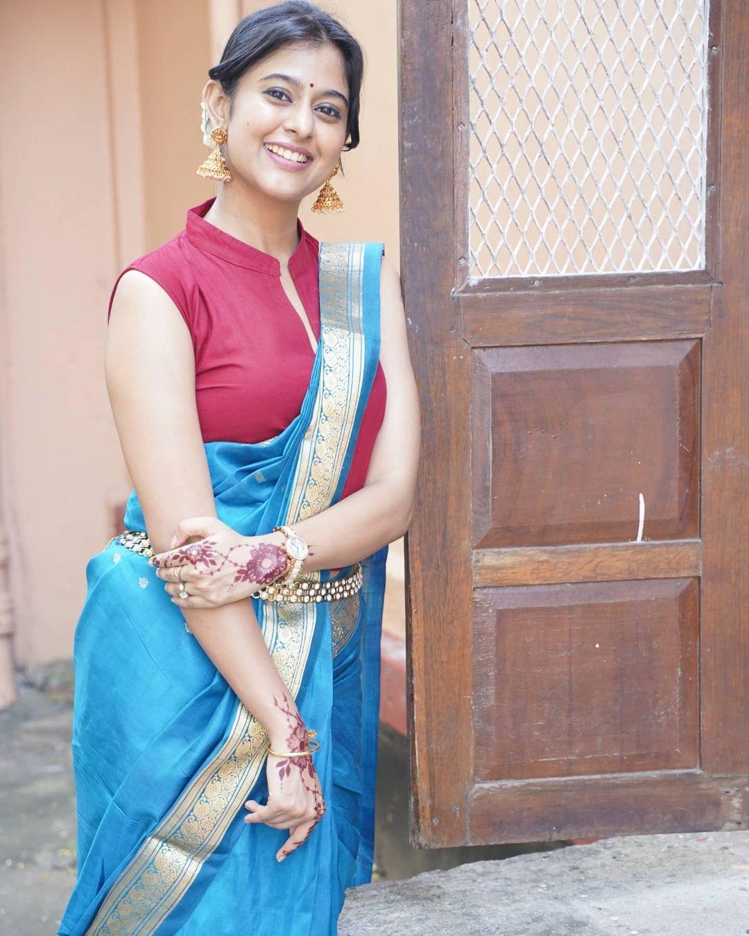Exclusive very hot photos | Sravana tn in new Stylish and sexy saree hot photos gallery