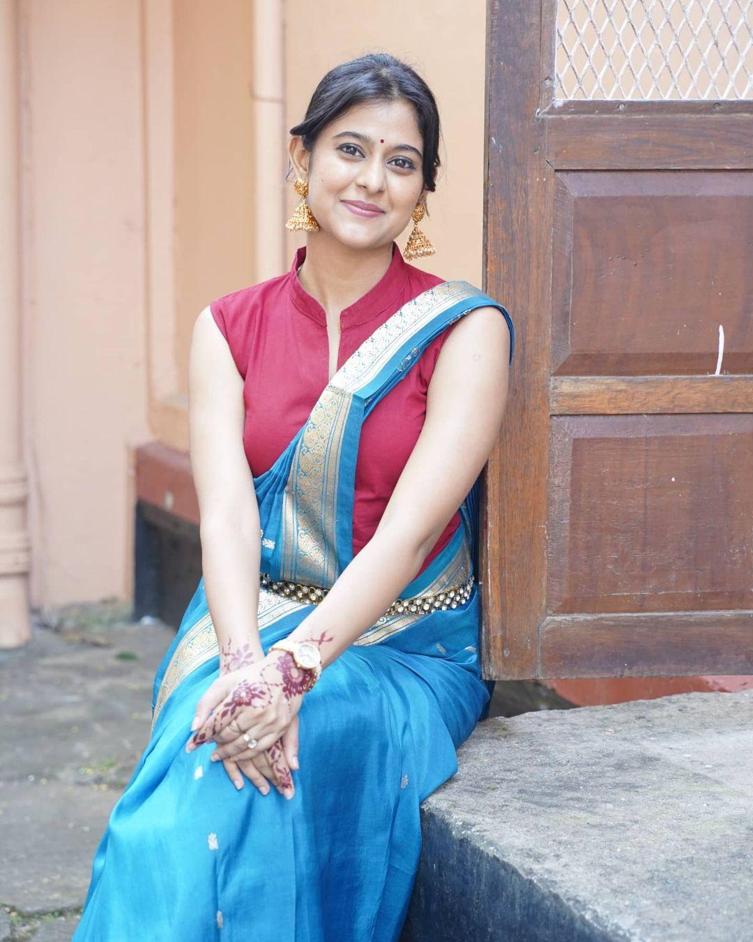 Glamorous and sexy photoshoot | Sravana tn in new Stylish and sexy saree hot photos gallery