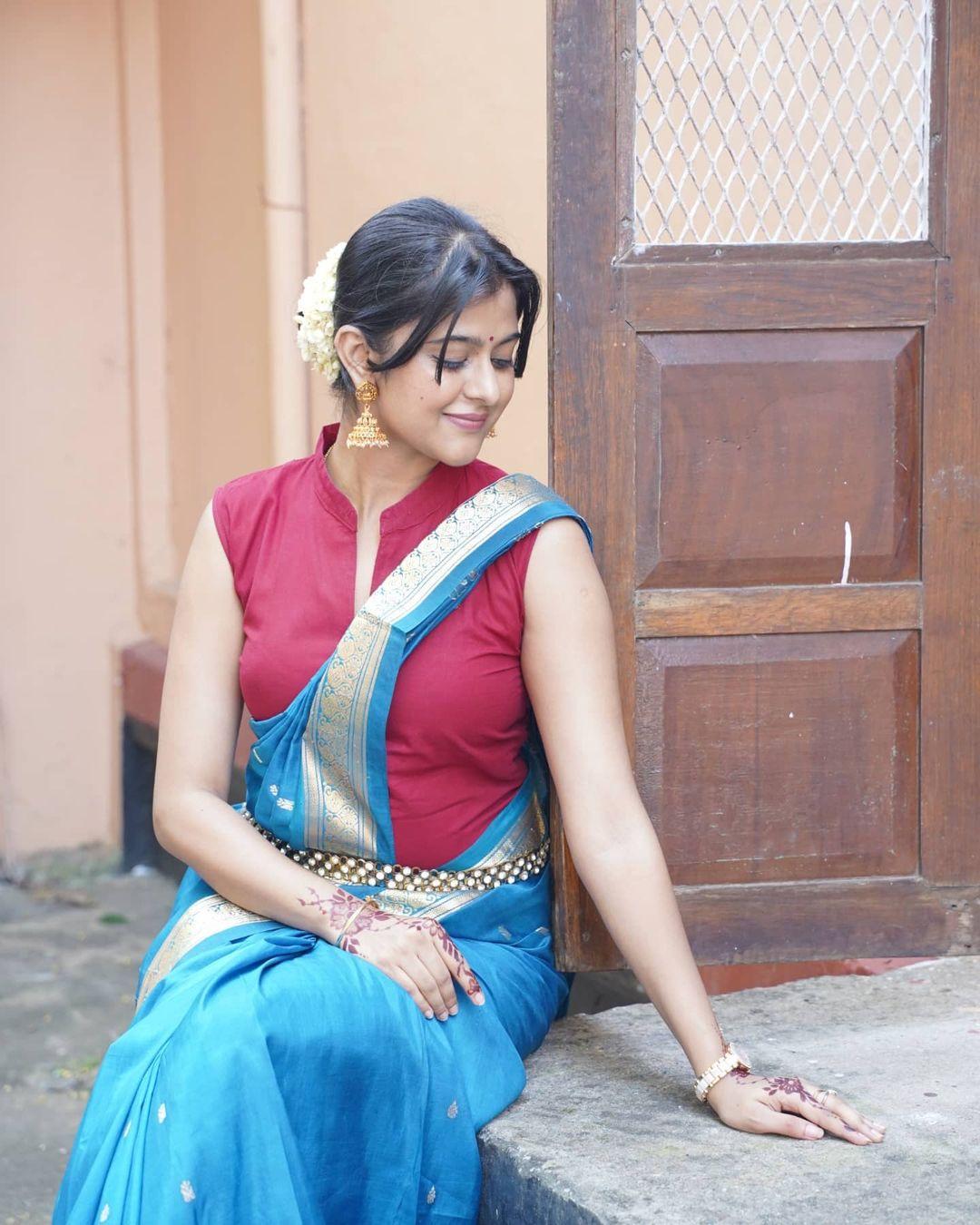 South Indian Actress hot photos | Sravana tn in new Stylish and sexy saree hot photos gallery