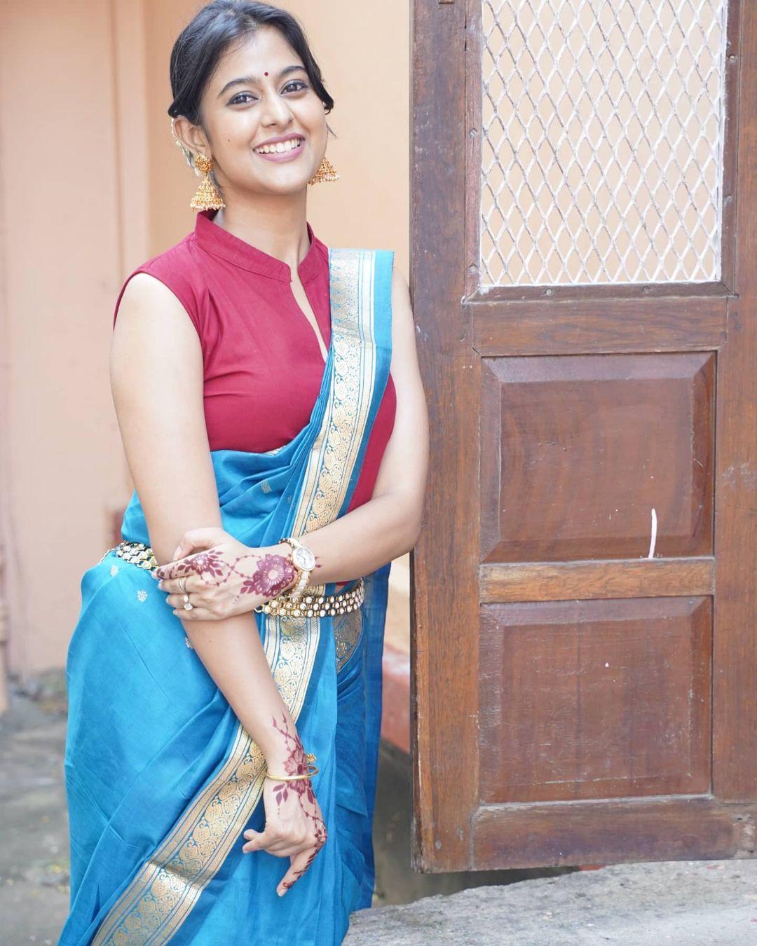 Stylish and sexy photoshoot | Sravana tn in new Stylish and sexy saree hot photos gallery