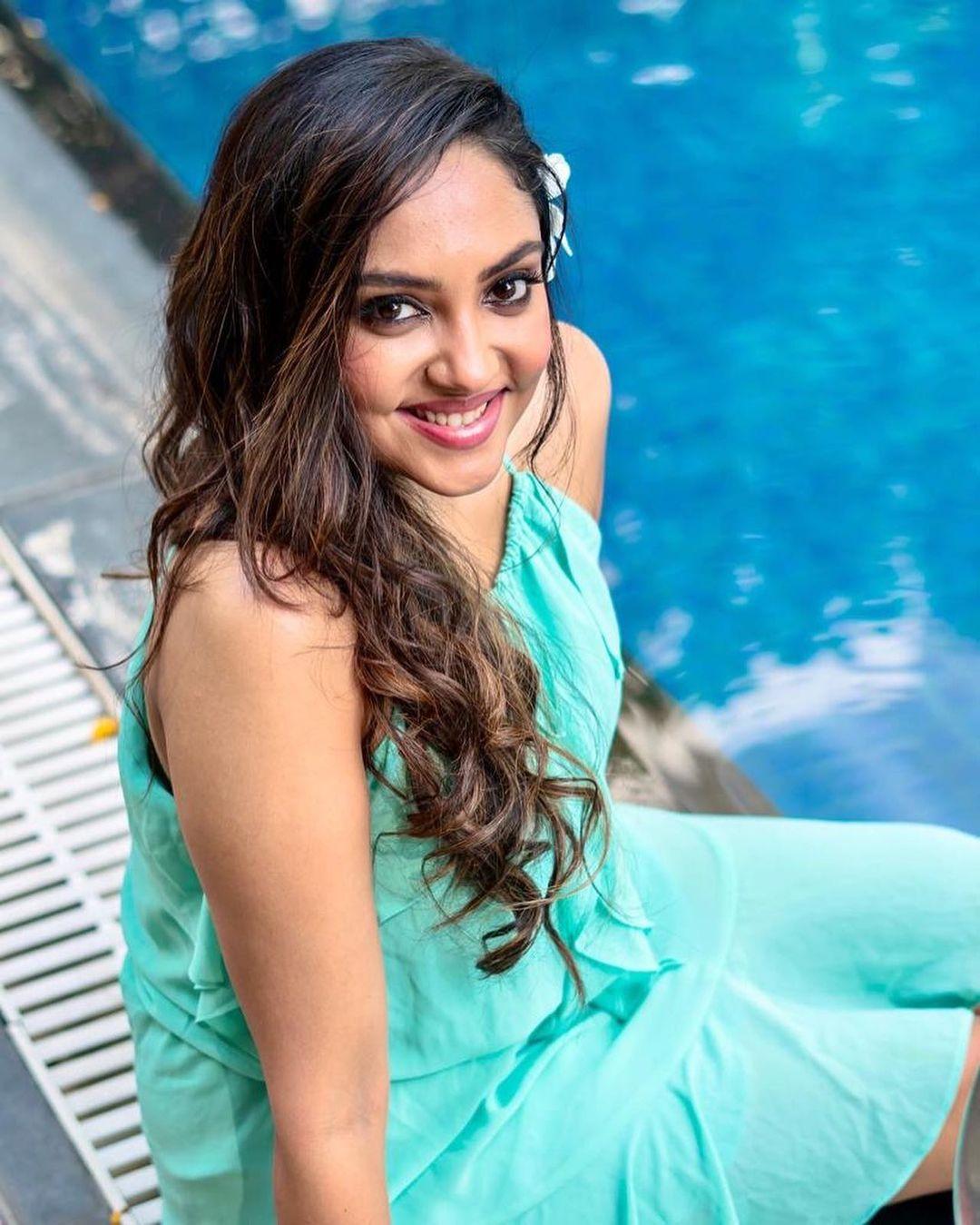 Cute and sexy photoshoot | Smruthi Venkat very exclusive hot and spicy photos