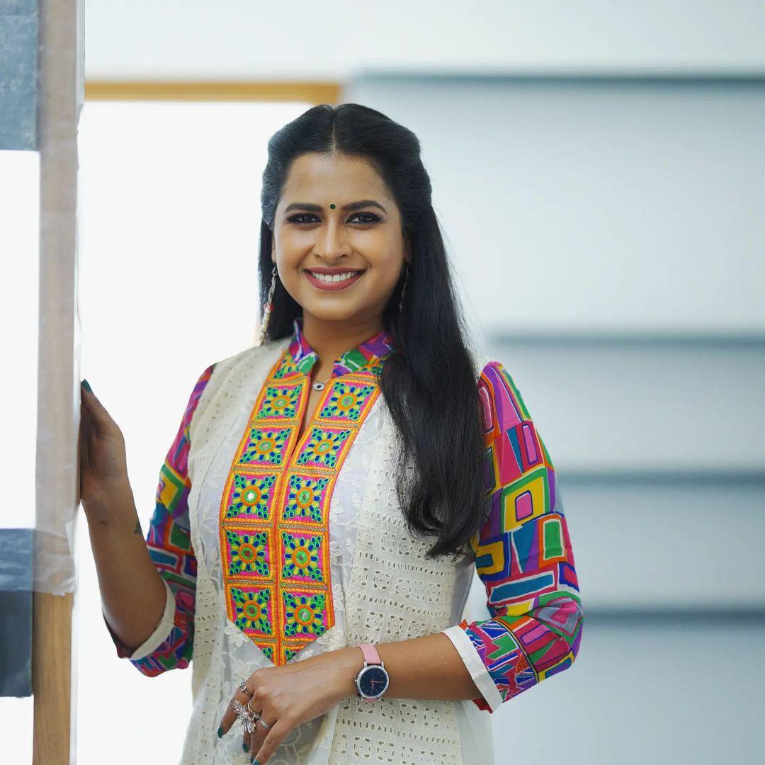 Exclusive hot and sexy photoshoot | Sadhika Venugopal looking very glamorous and cute stills