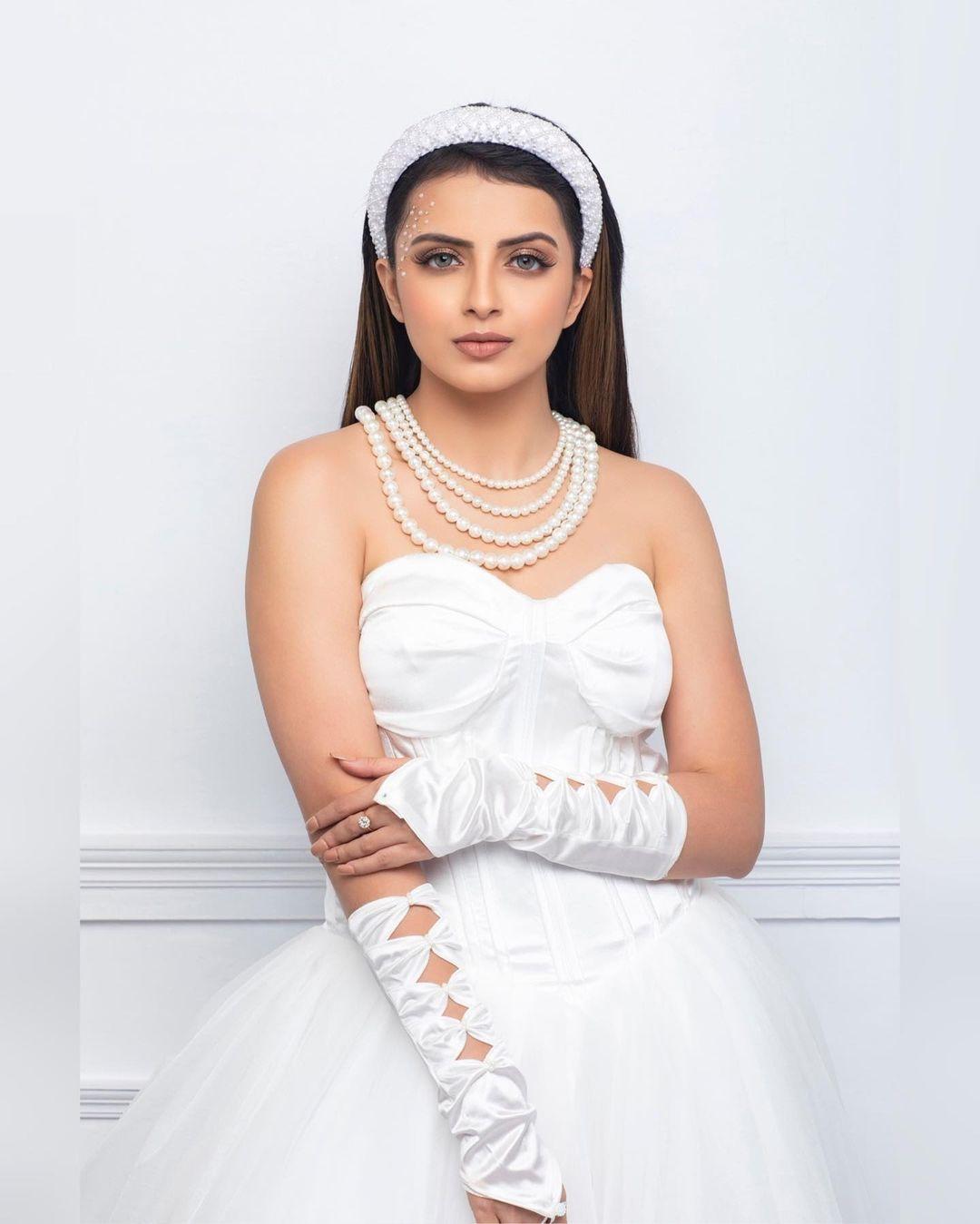 Beautiful and cute picture | Shrenu Parikh latest hot and sexy photoshoot |