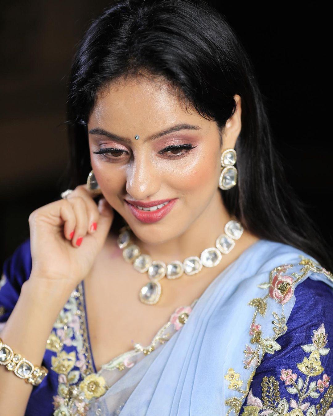 Exclusive very hot photos | Deepika Singh in half saree hot and sexy photoshoot
