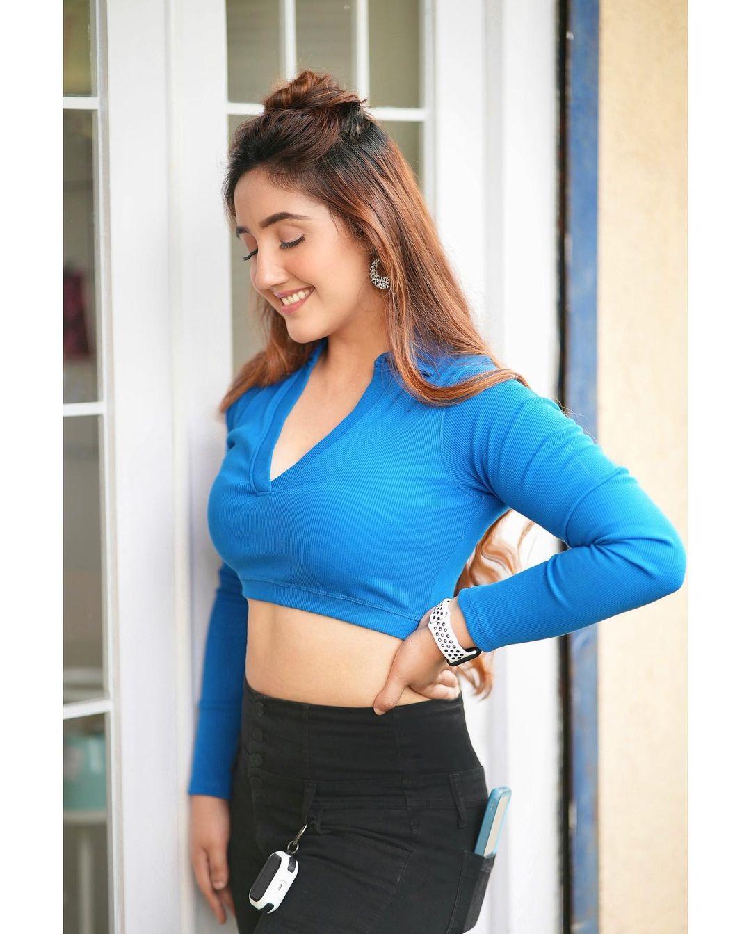 Exposing hot photos gallery | Ashnoor Kaur in blue dress hot and sexy photoshoot