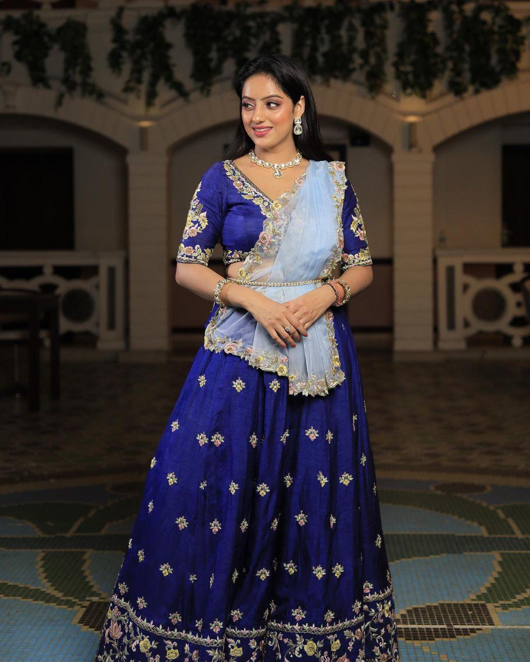 Half saree hot photos gallery | Deepika Singh in half saree hot and sexy photoshoot