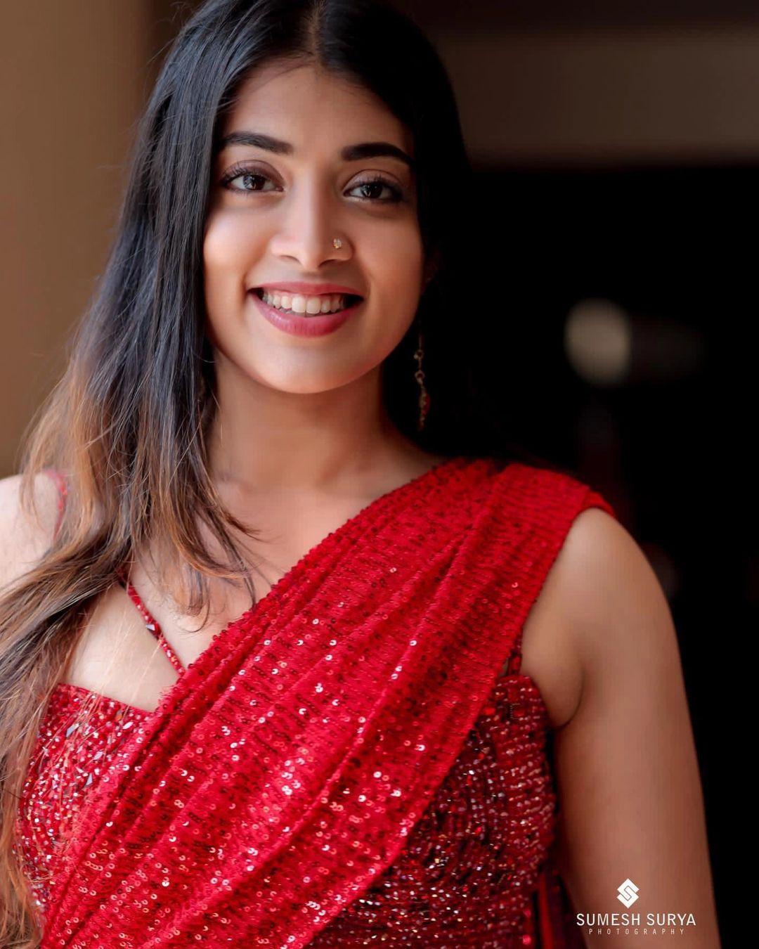 Latest hot and spicy photos gallery | Madhuri Braganza in red saree glamorous and sexy photoshoot