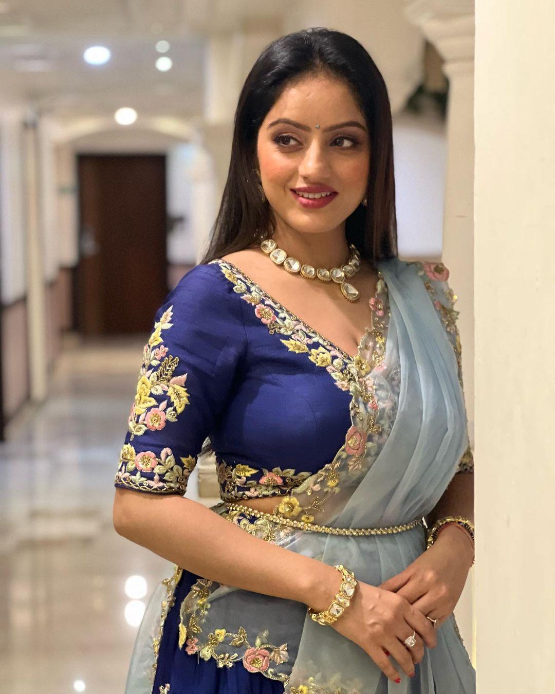 Serial actress hot photos gallery | Deepika Singh in half saree hot and sexy photoshoot