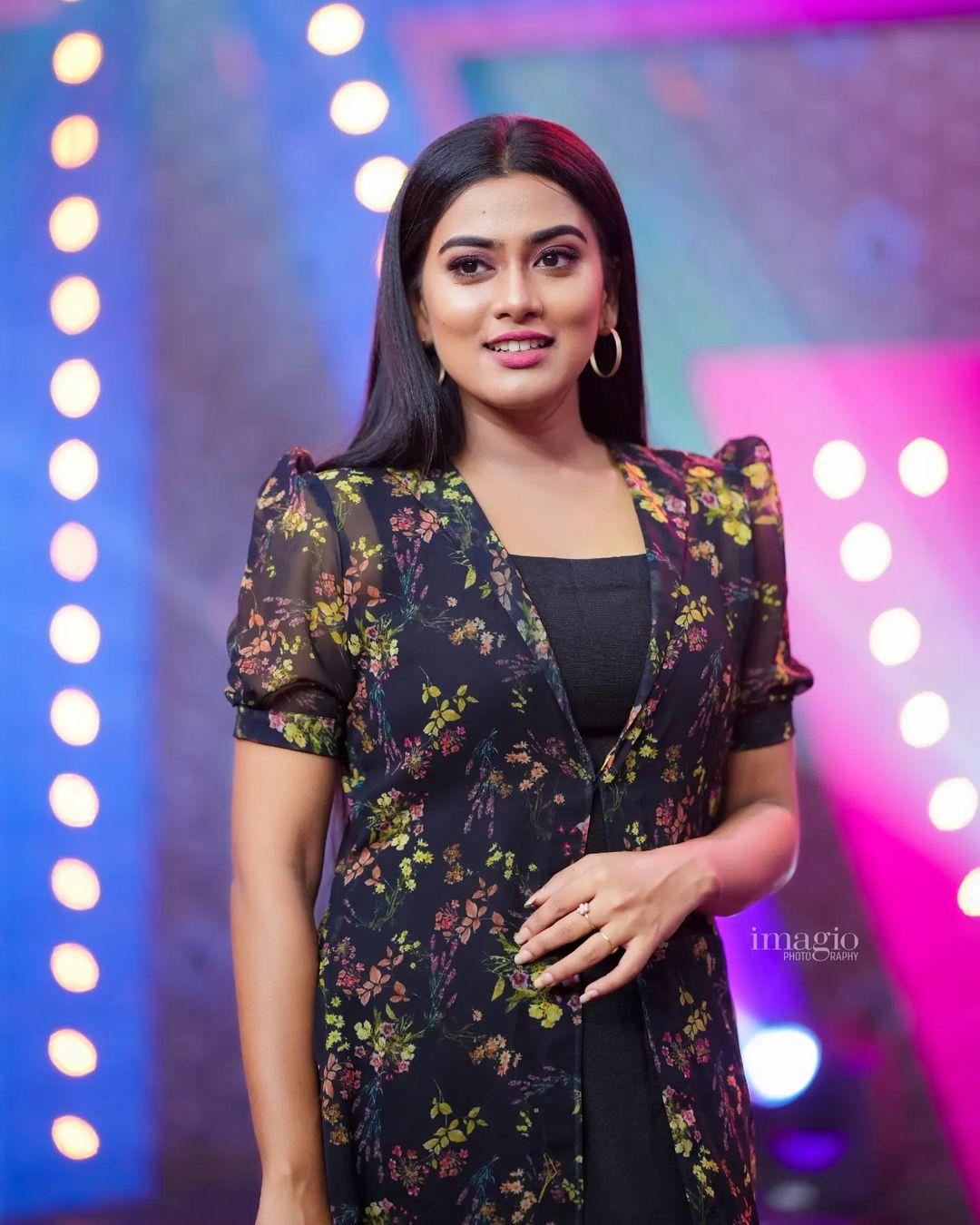 Beautiful and cute stills | Malayalam television actress Dayyana Hameed exclusive hot photos gallery