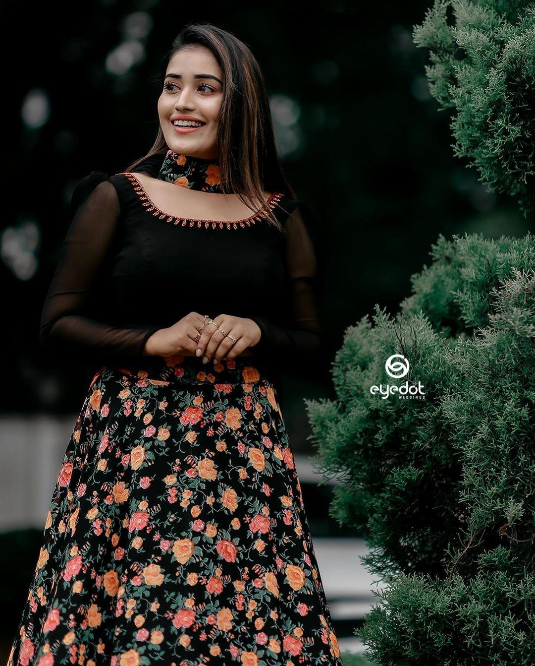 Exclusive very hot and spicy stills | Malayalam Serial actress Anumol rs Karthu very glamorous photos
