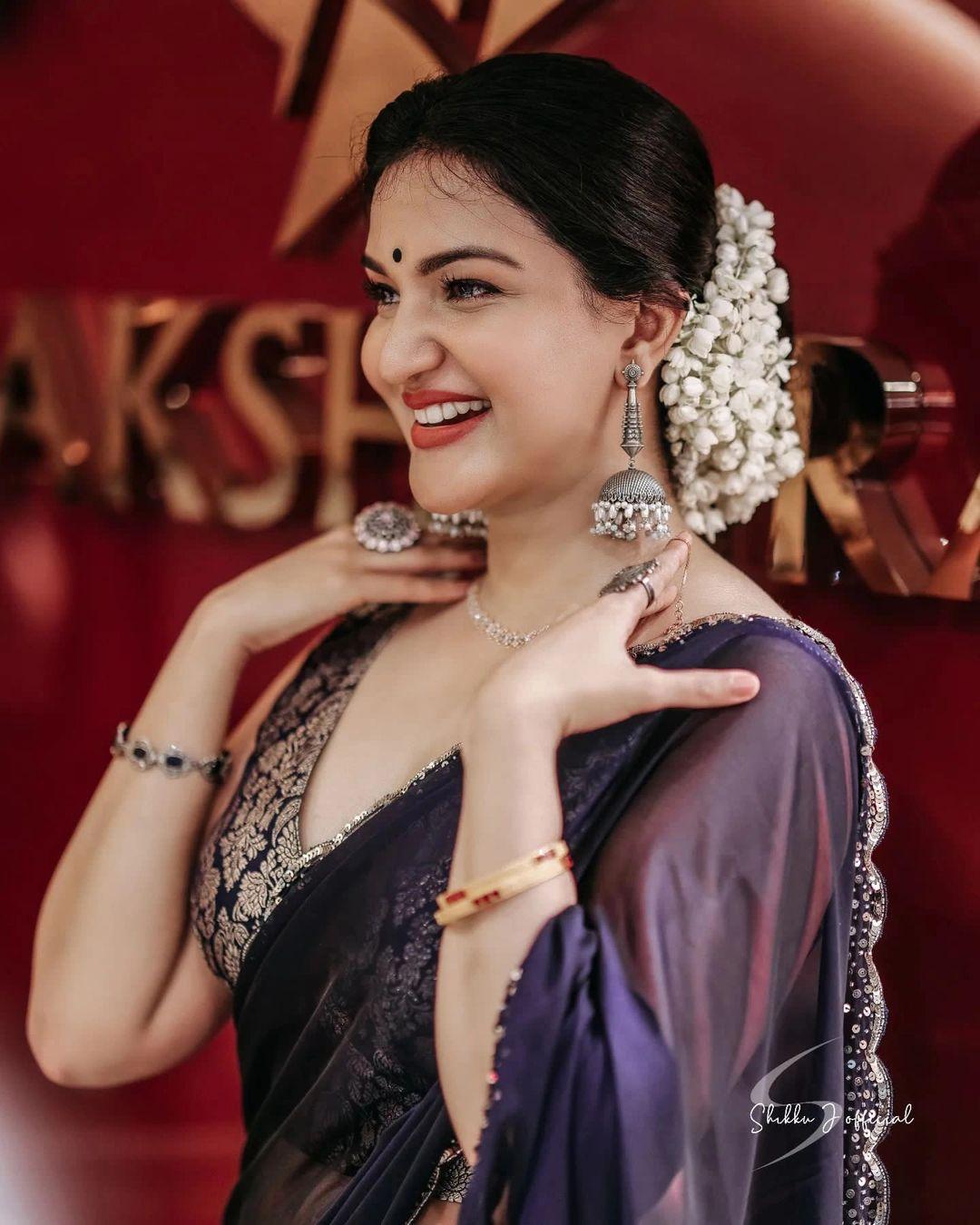 Exclusive very hot photos | Honey Rose in saree exposing hot and sexy photoshoot