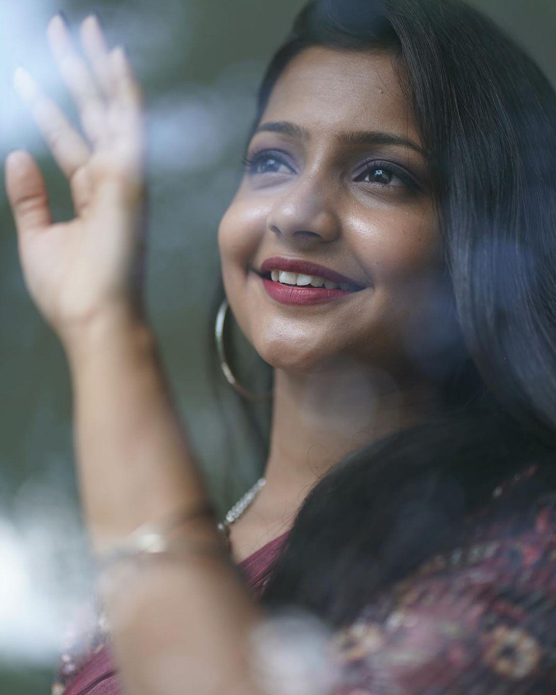 Exposing hot photos gallery | Prathima t in Saree hot and spicy photos gallery