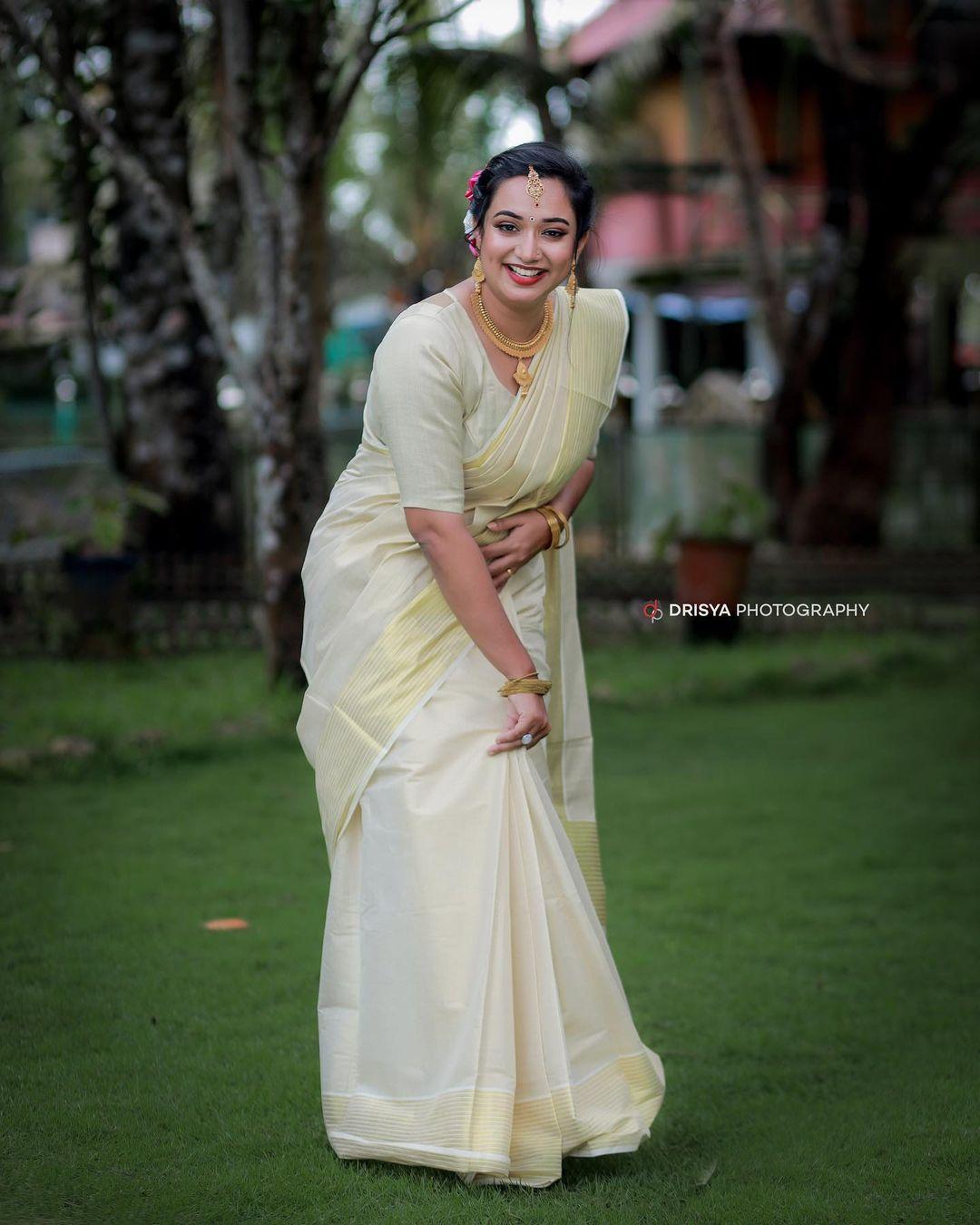 Latest hot and sexy photoshoot | Gowri Krishnan very beautiful and sexy photoshoot in Kasavu Saree