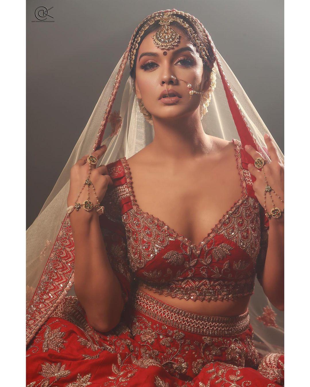Beautiful and cute stills | Divya Agarwal looking very glamorous and cute picture in bridal makeup