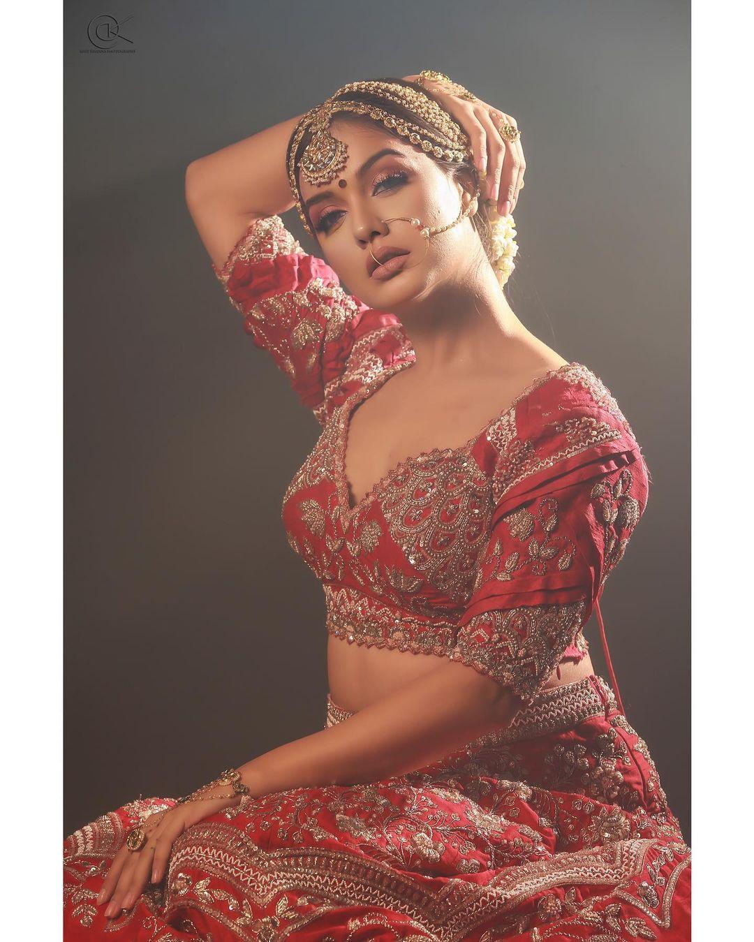 Bollywood actress hot photos | Divya Agarwal looking very glamorous and cute picture in bridal makeup