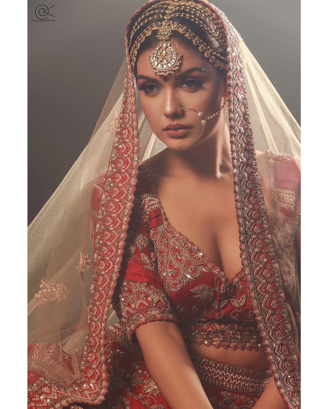 Exclusive hot and spicy photos | Divya Agarwal looking very glamorous and cute picture in bridal makeup