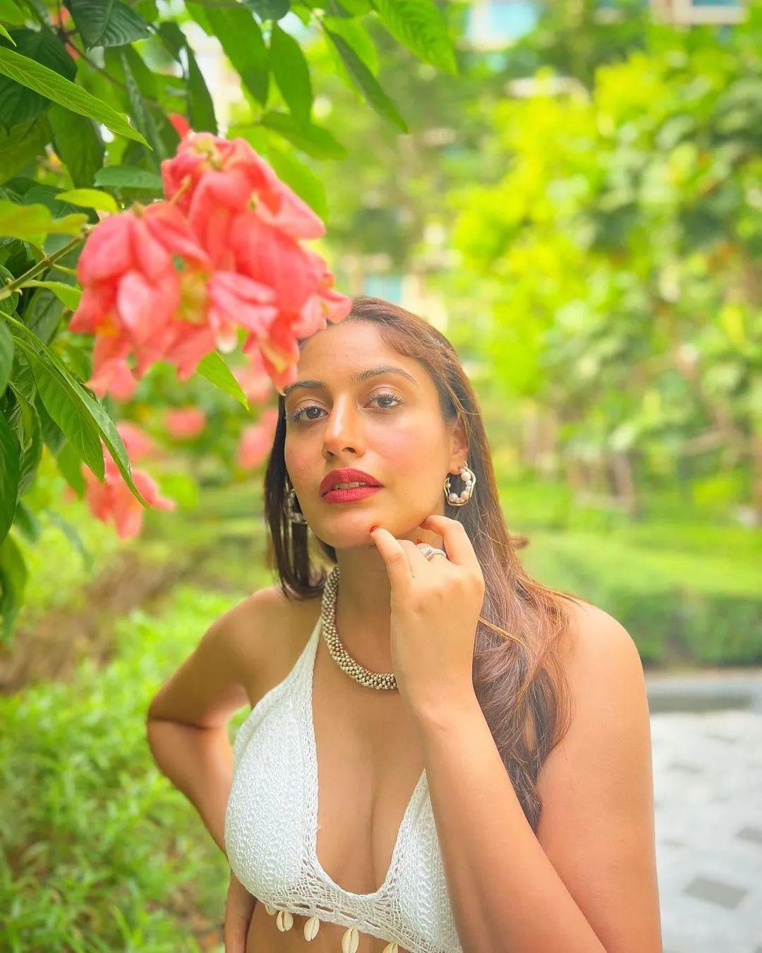 Exposing hot photos gallery | Surbhi Chandna in bikini hot and sexy photoshoot