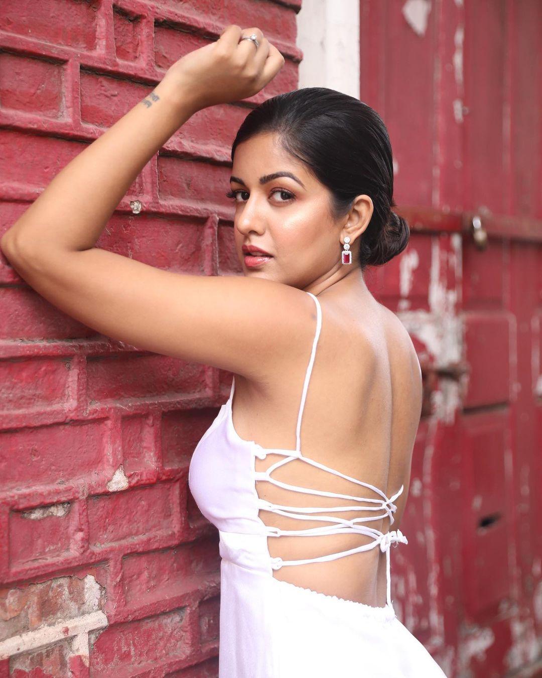 Glamorous and cute stills | Ishita Dutta latest hot and Sexy White Backless Gown photos
