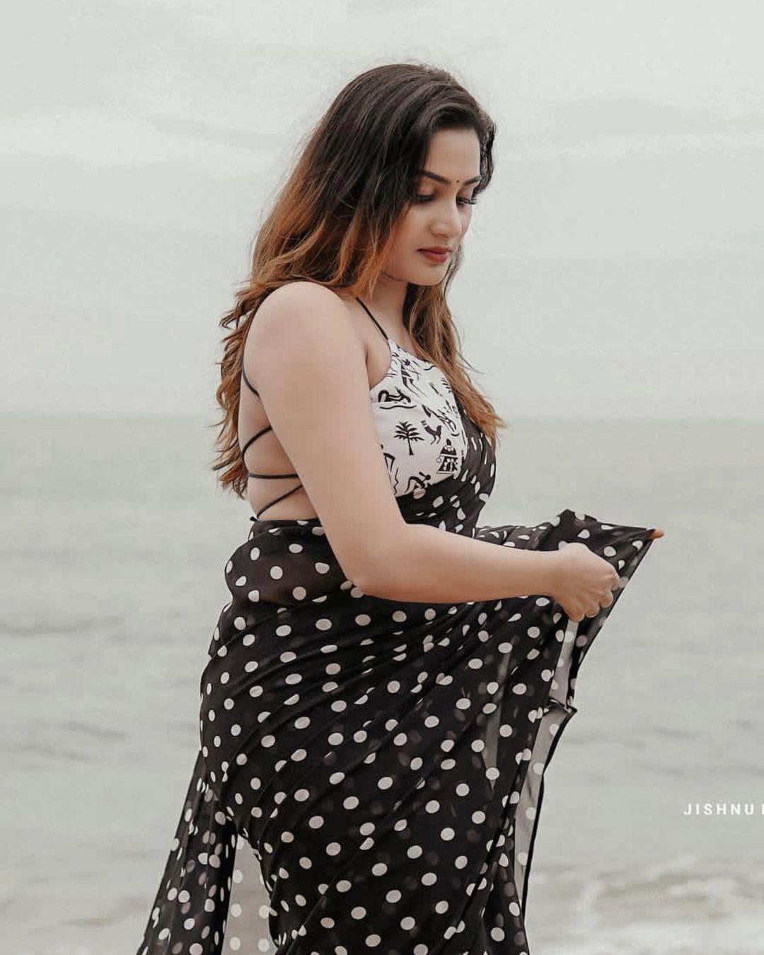 South Indian Actress hot photos | Aditi Ravi wearing backless blouse and sexy photoshoot