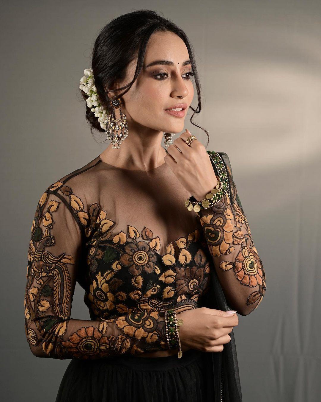 Bollywood actress hot photos | Surbhi Jyoti exclusive hot and sexy photos in lehenga