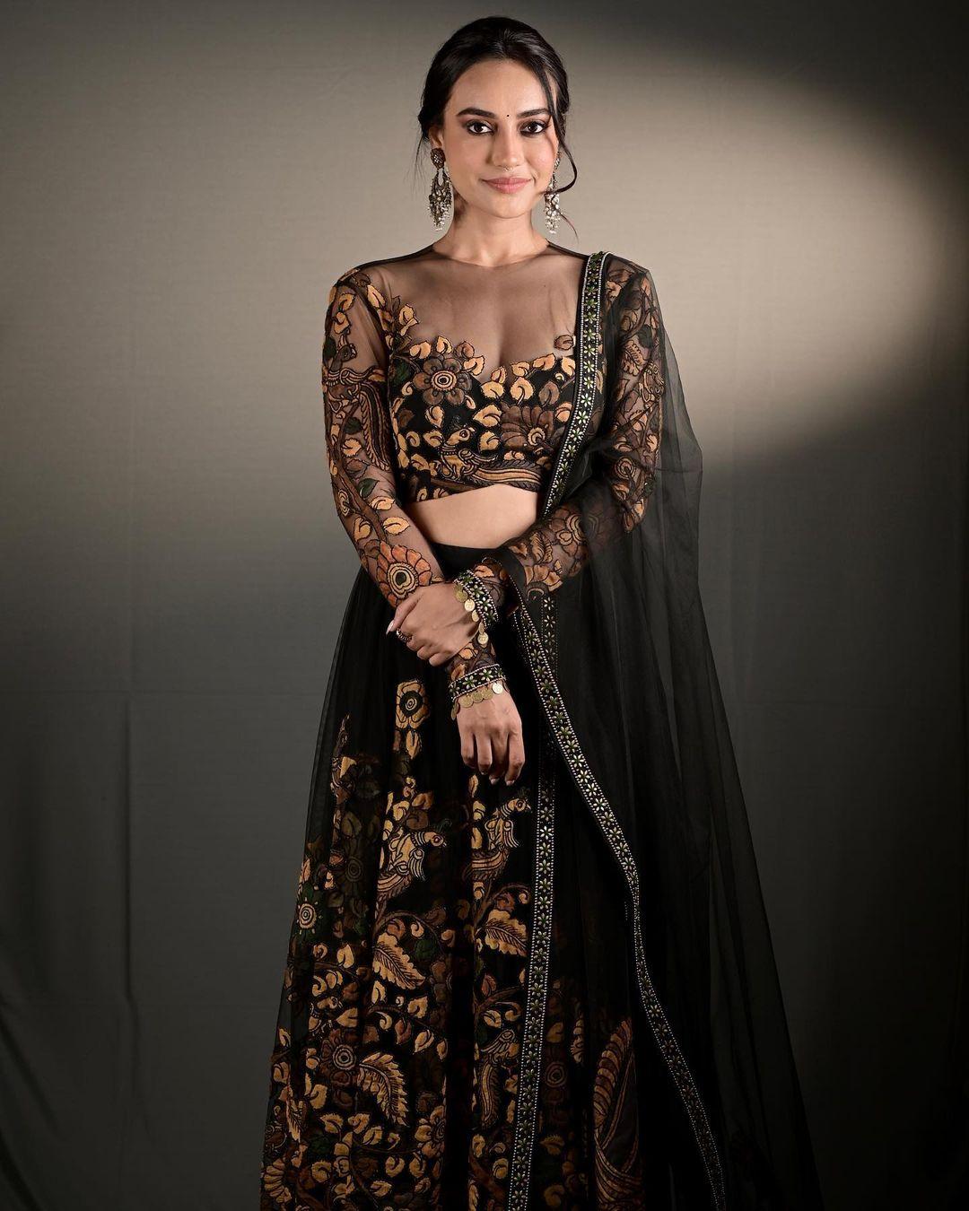 Exposing hot photos gallery | Surbhi Jyoti exclusive hot and sexy photos in lehenga