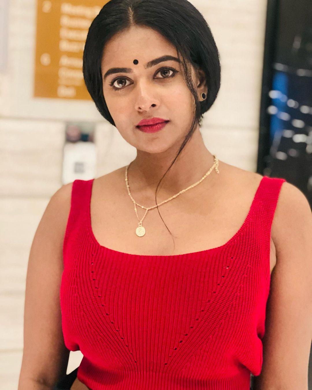 Exclusive very hot photos | Renu Soundar looking very attractive and cute picture