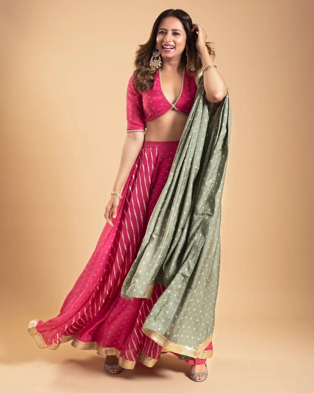 Exposing hot photos gallery | Sargun Mehta beautiful and glamorous photos in lehenga