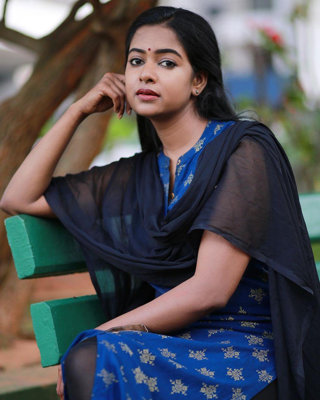 Glamorous and cute stills | Renu Soundar in blue churidhar looking very hot photos