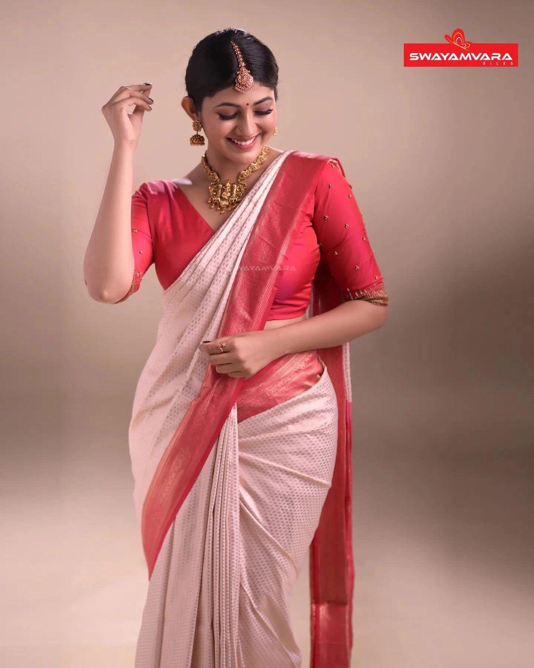 Beautiful and sexy photos | Drishya Raghunath in saree very glamorous and cute picture