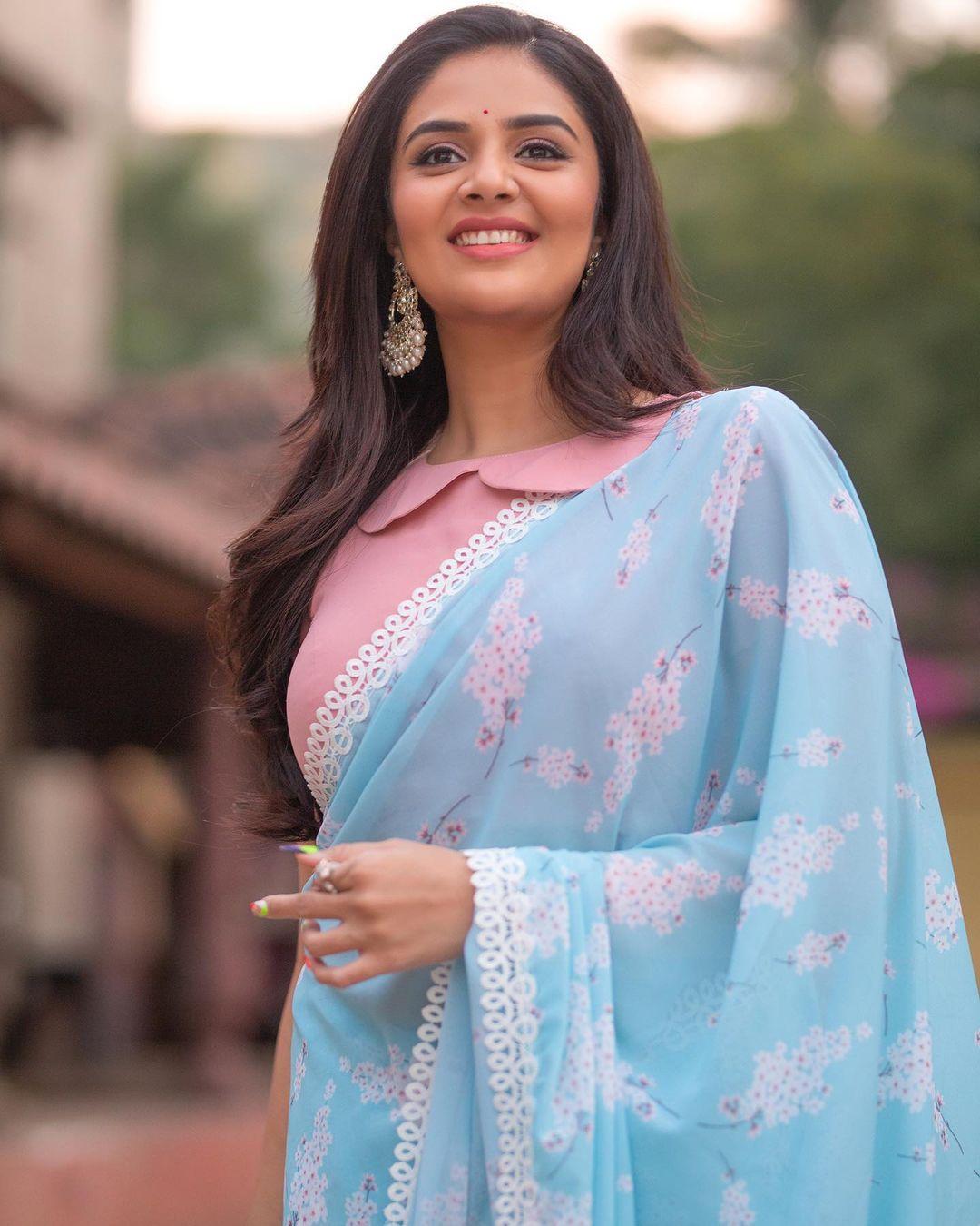 Exclusive and sexy photoshoot | Sreemukhi latest hot and sexy photoshoot in saree