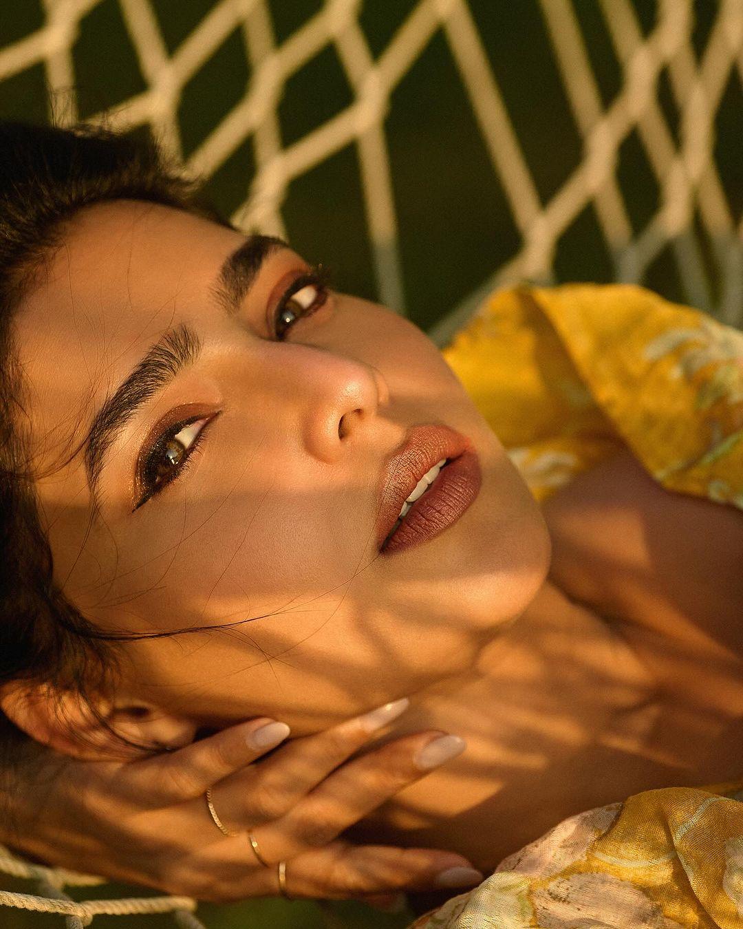 Malayalam Tamil actress Aishwarya Lekshmi latest hot pic in yellow dress