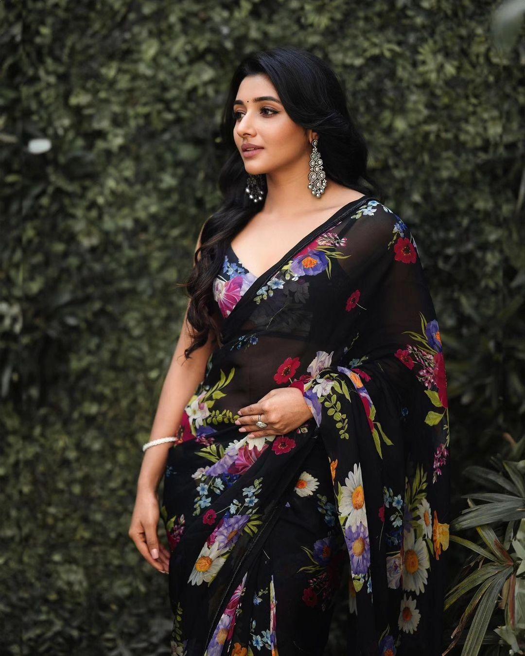 Mirna Menon exclusive hot and sexy saree photoshoot