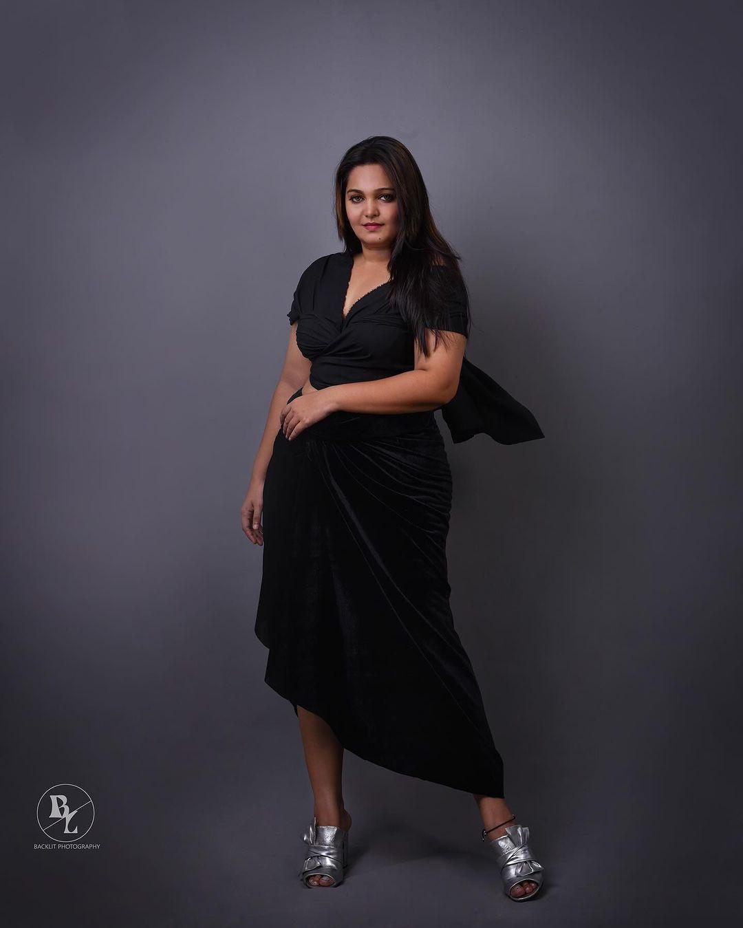 Malayalam actress photos| Sanuja Somanath in black dress hot and stills
