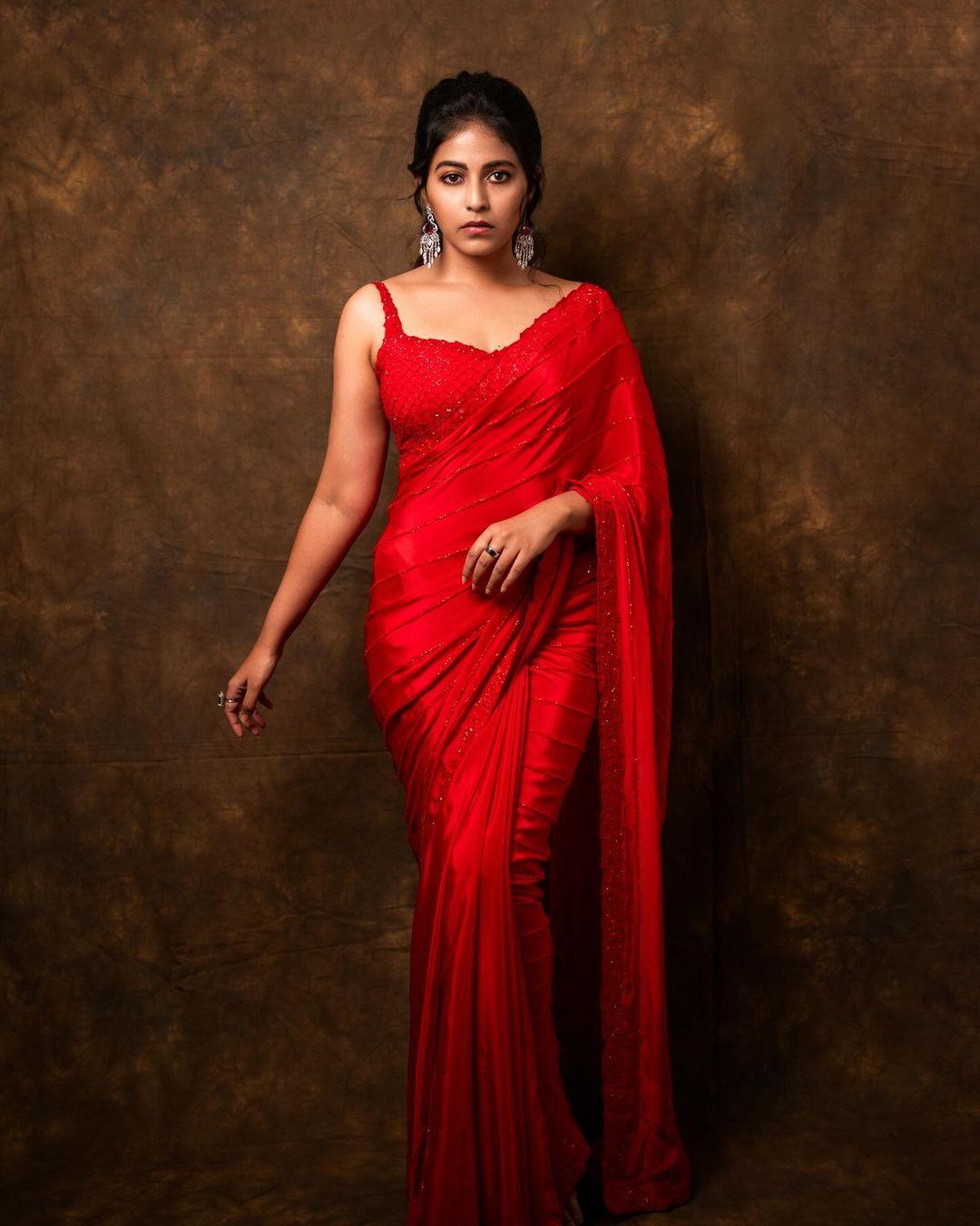 Tamil actress Anjali in red saree hot photos gallery