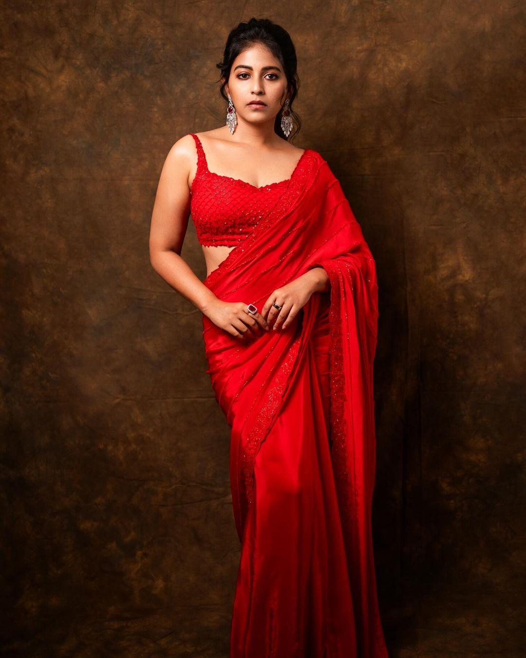 Tamil actress Anjali in red saree hot photos gallery