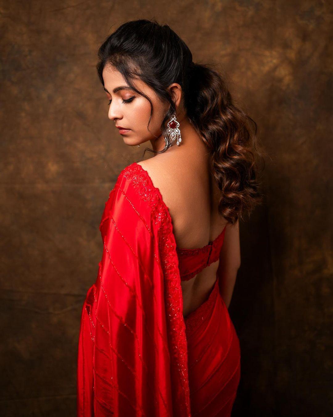 Tamil actress Anjali in red saree hot photos gallery