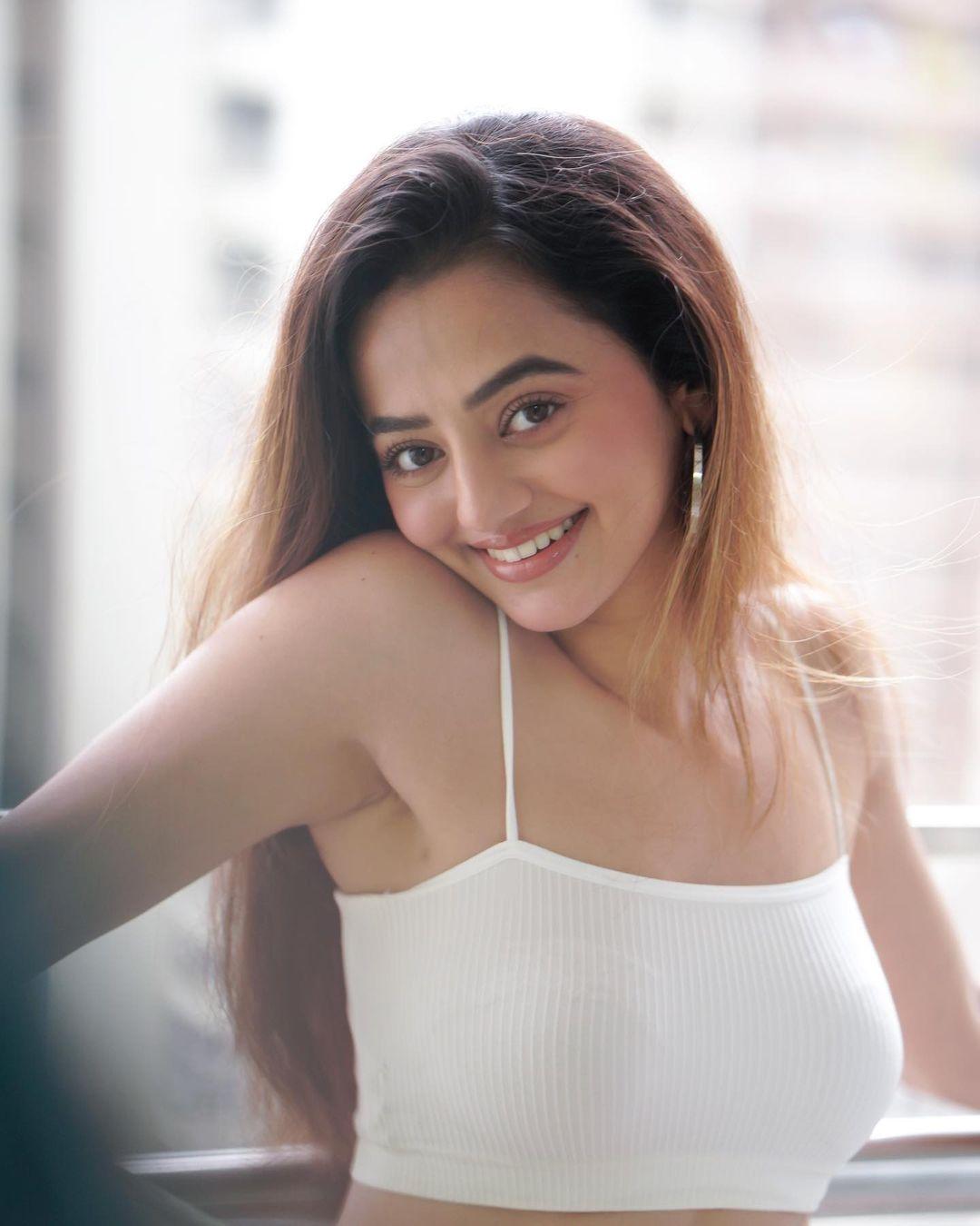 Cute and sexy stills | Helly Shah exclusive hot and spicy photos