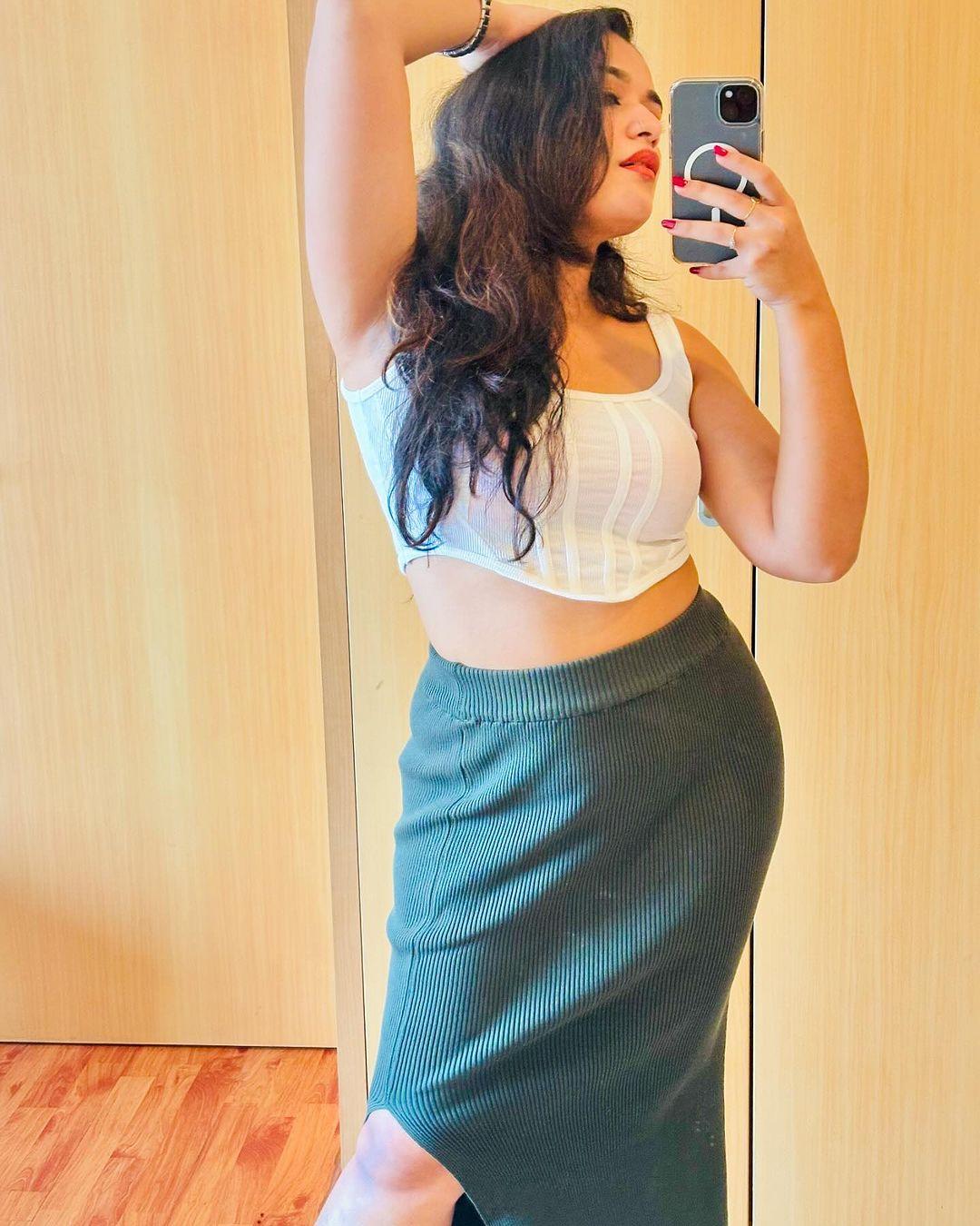 Exclusive hot photos| Parvathy R Krishna looking very glorious photoshoot