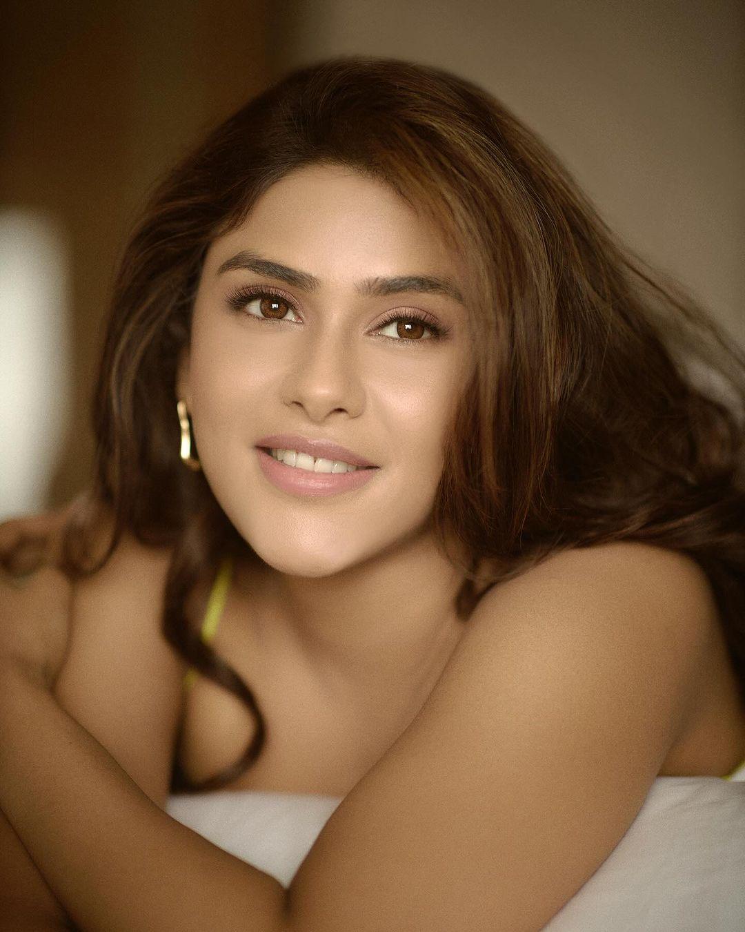 Glamorous photos | Naira Shah in yellow dress hot photos
