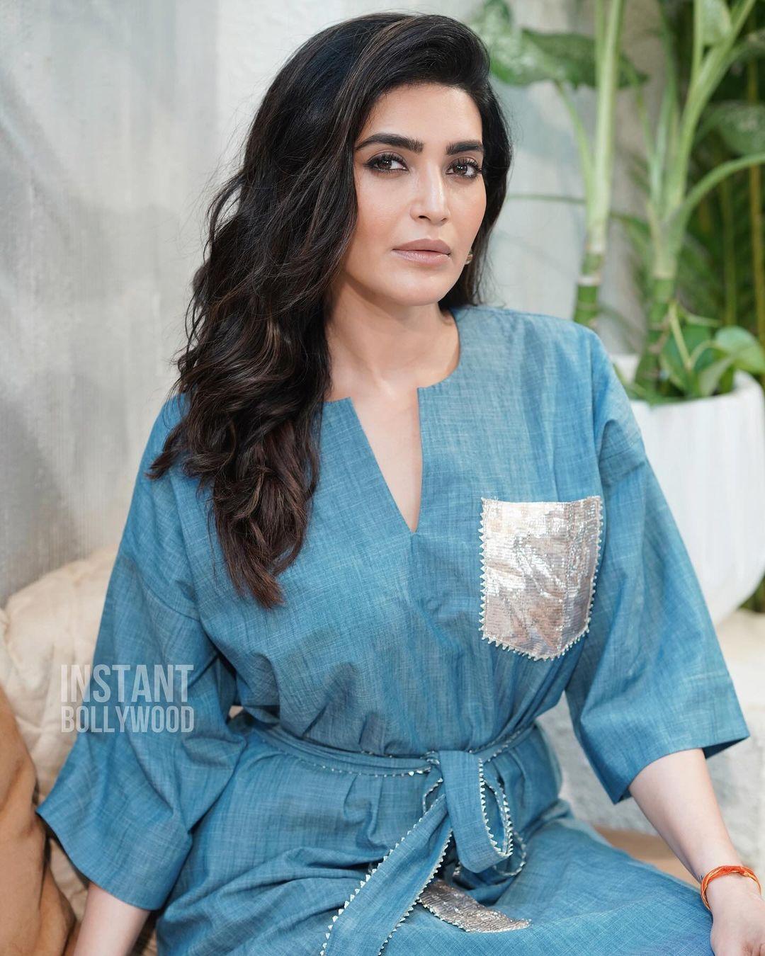 Sexy actress photos| Karishma Tanna modern outfit photos