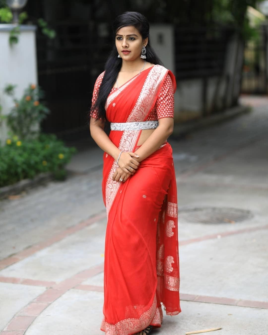 South Indian actress photos| Vaishnavi Chaitanya looking very glamorous in saree