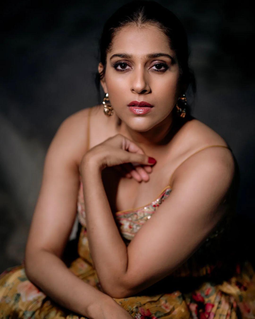Beautiful and sexy stills | Rashmi gautam exposing very hot photos