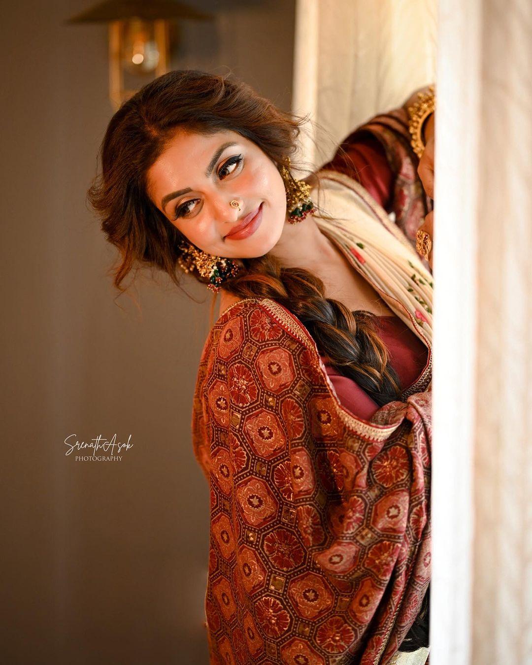 Exclusive Malayalam hot photo| Athmiya Rajan in saree looking very glamorous photos