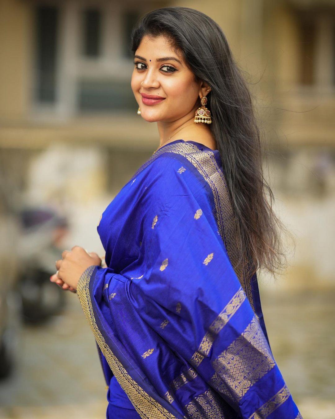 Exclusive hot photos gallery | Gayathri shan looking very glamorous in saree