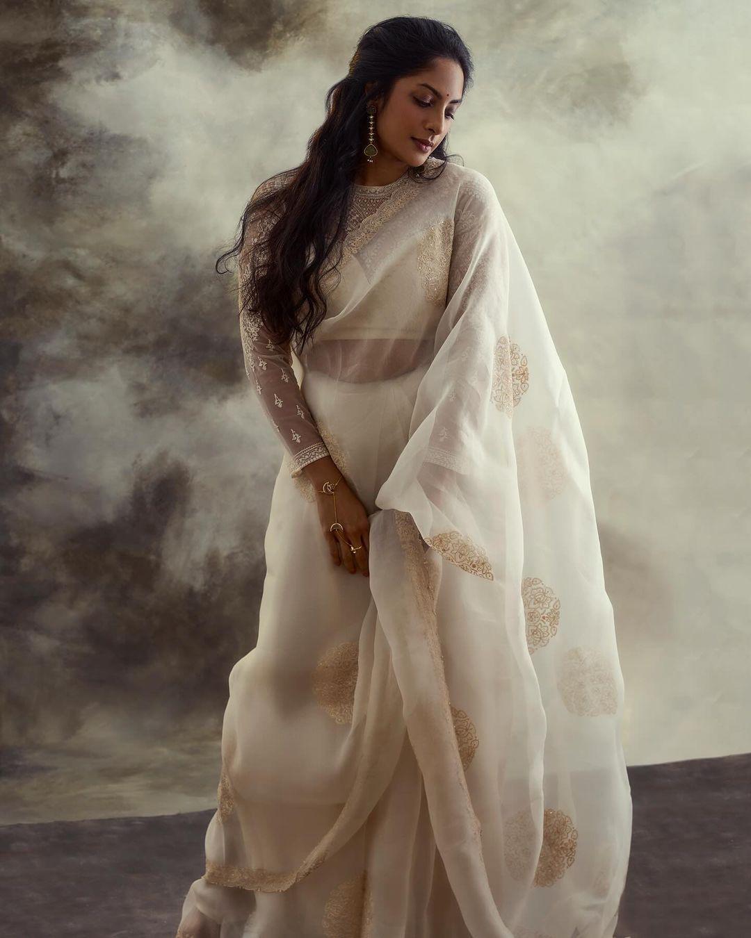 Hot and sexy stills | Sriya Reddy in white dress looking very cute stills