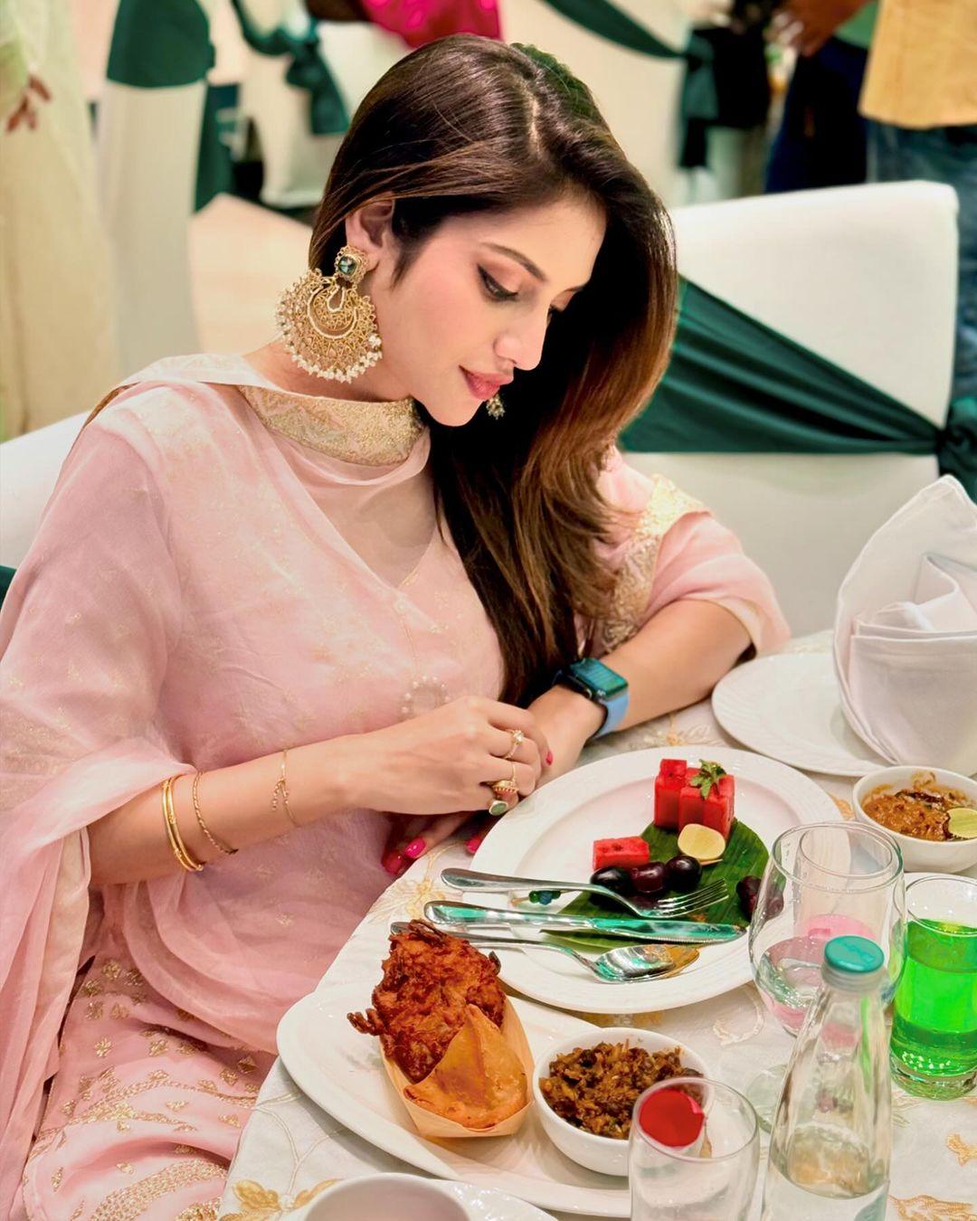 Bollywood actress photos| Nusrat Jahan beautiful and sexy actress photos